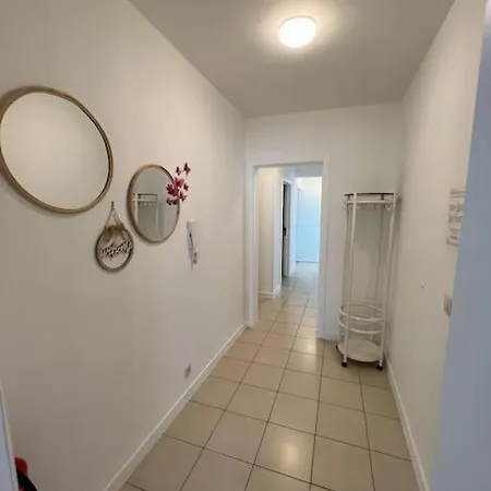 Bright, Spacious Nearby 公寓 奥斯滕德