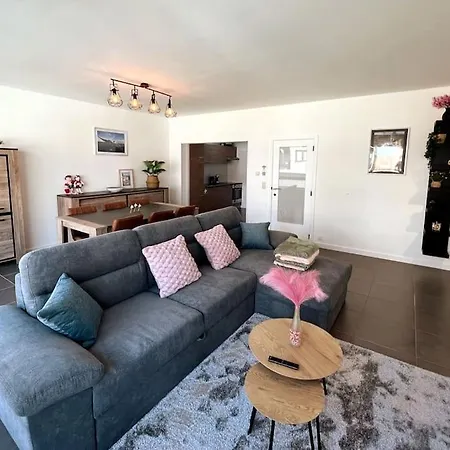 아파트 Bright, Spacious Nearby *