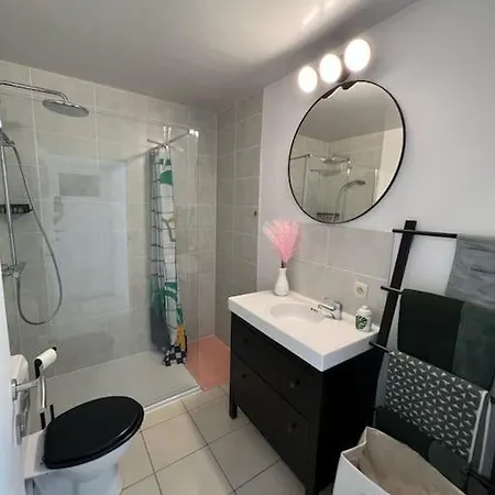 Bright, Spacious Nearby * Ostend