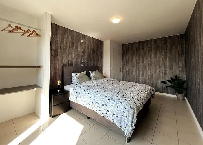 公寓 Bright, Spacious Nearby