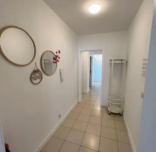 Bright, Spacious Nearby Apartman Ostende