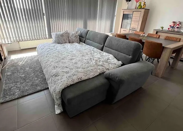 Bright, Spacious Nearby Apartman *