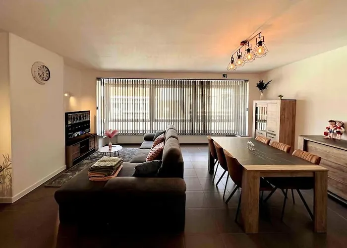 Bright, Spacious Nearby